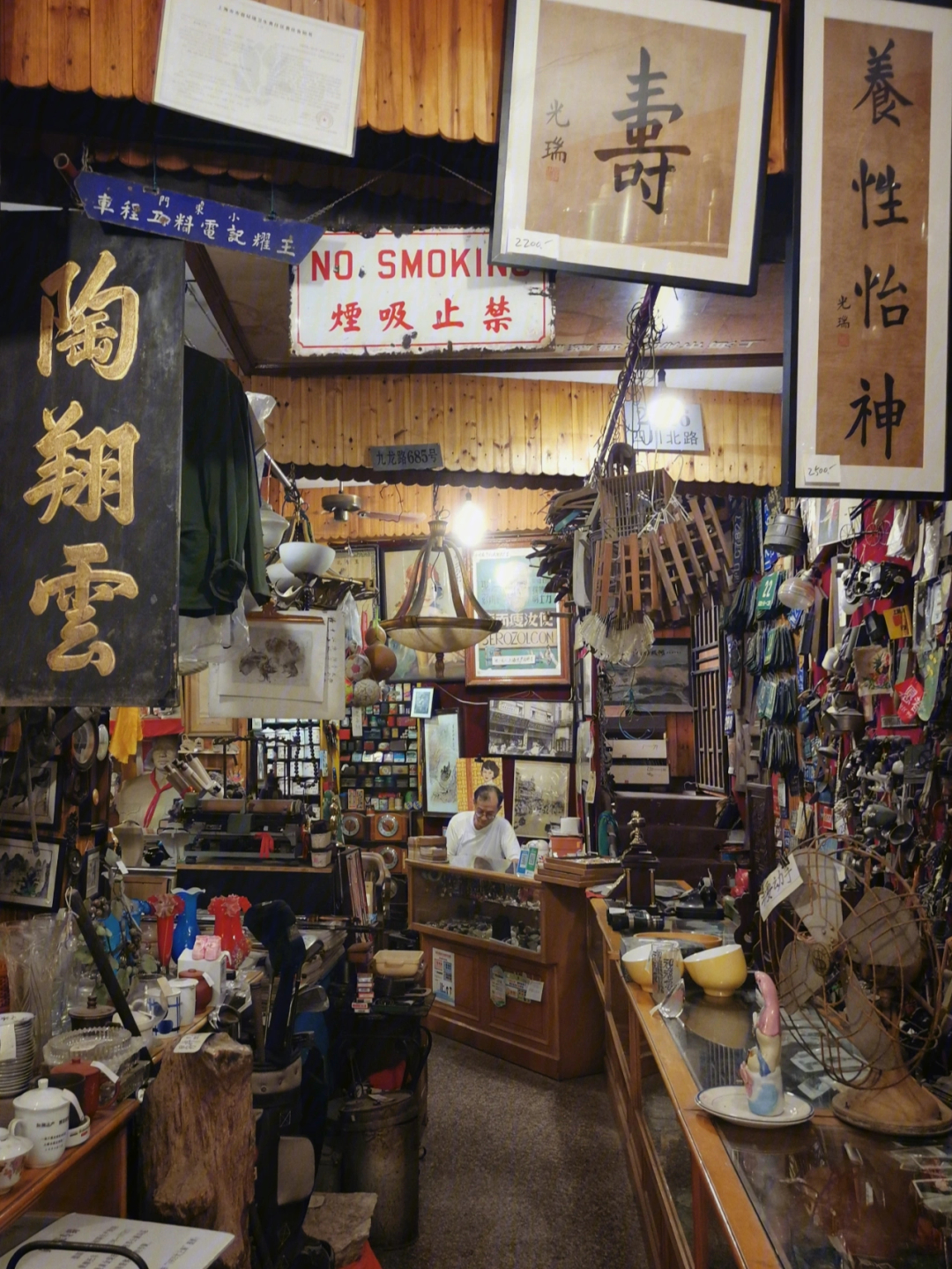 上海小众闹市中的古董店与旧物不期而遇