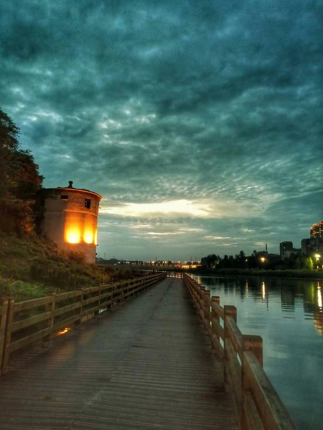 内江甜城湖夜景图片