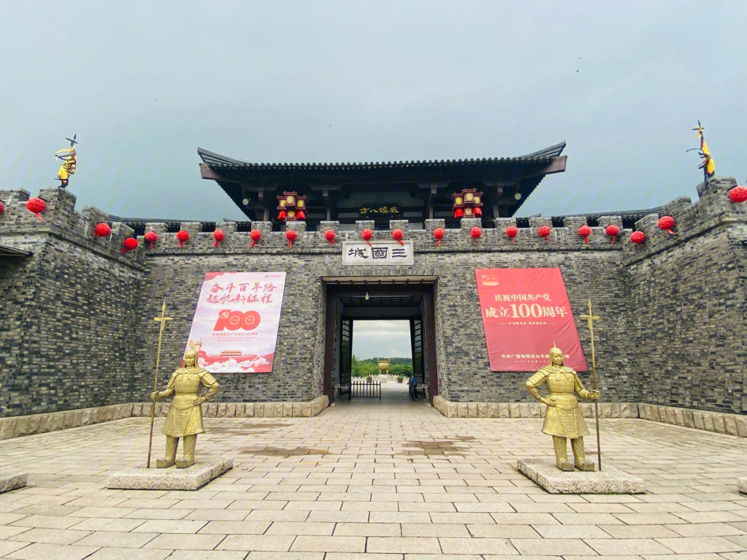 顺便到附近的无锡影视基地打卡,三国城,水浒城和唐城共三个景点,毗邻