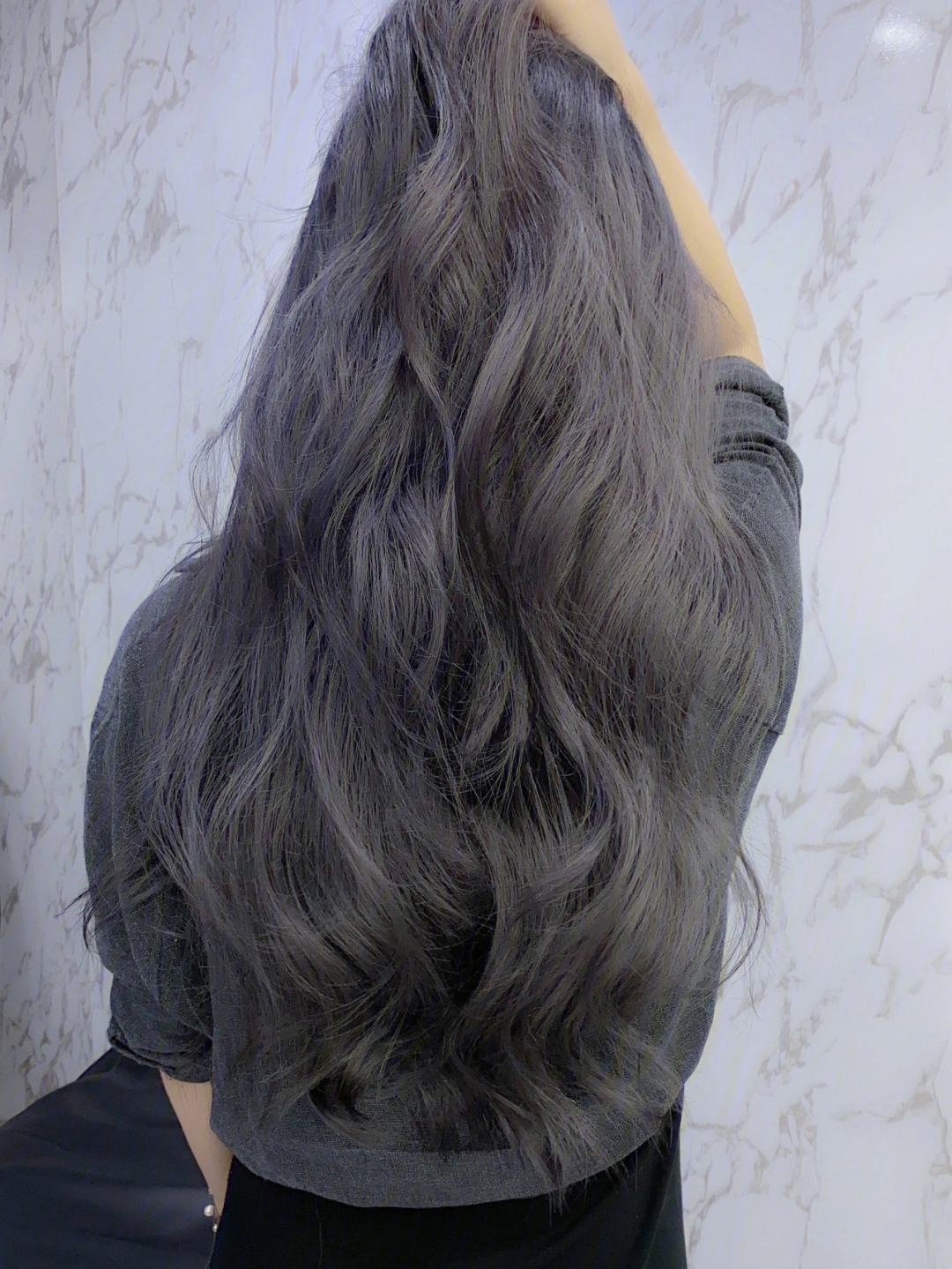 深紫灰色头发图片