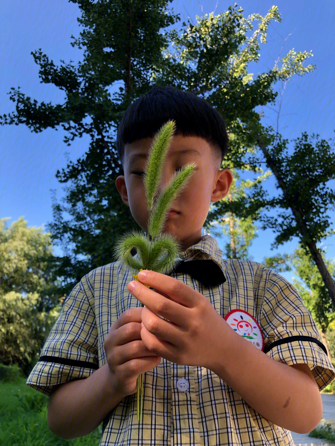 男孩子带尾巴照片图片