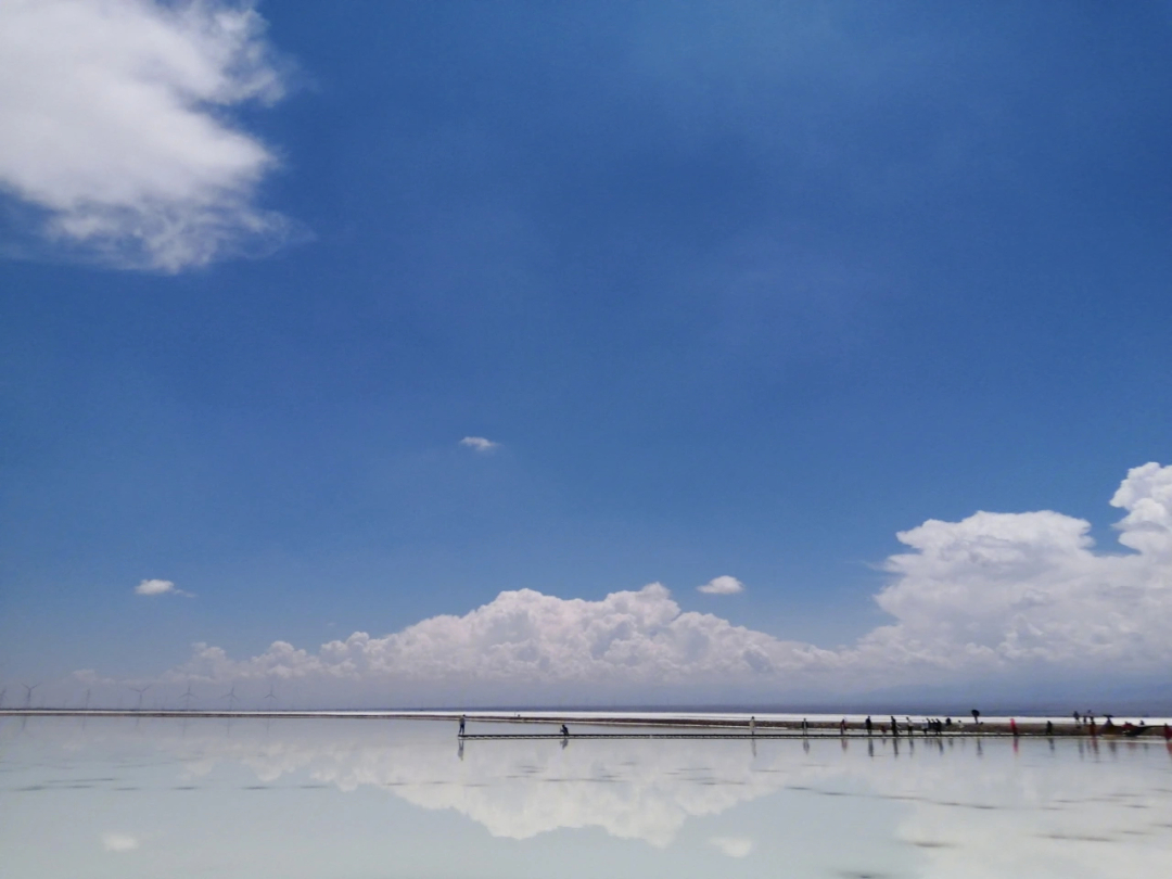 茶卡盐湖天空之境美文图片
