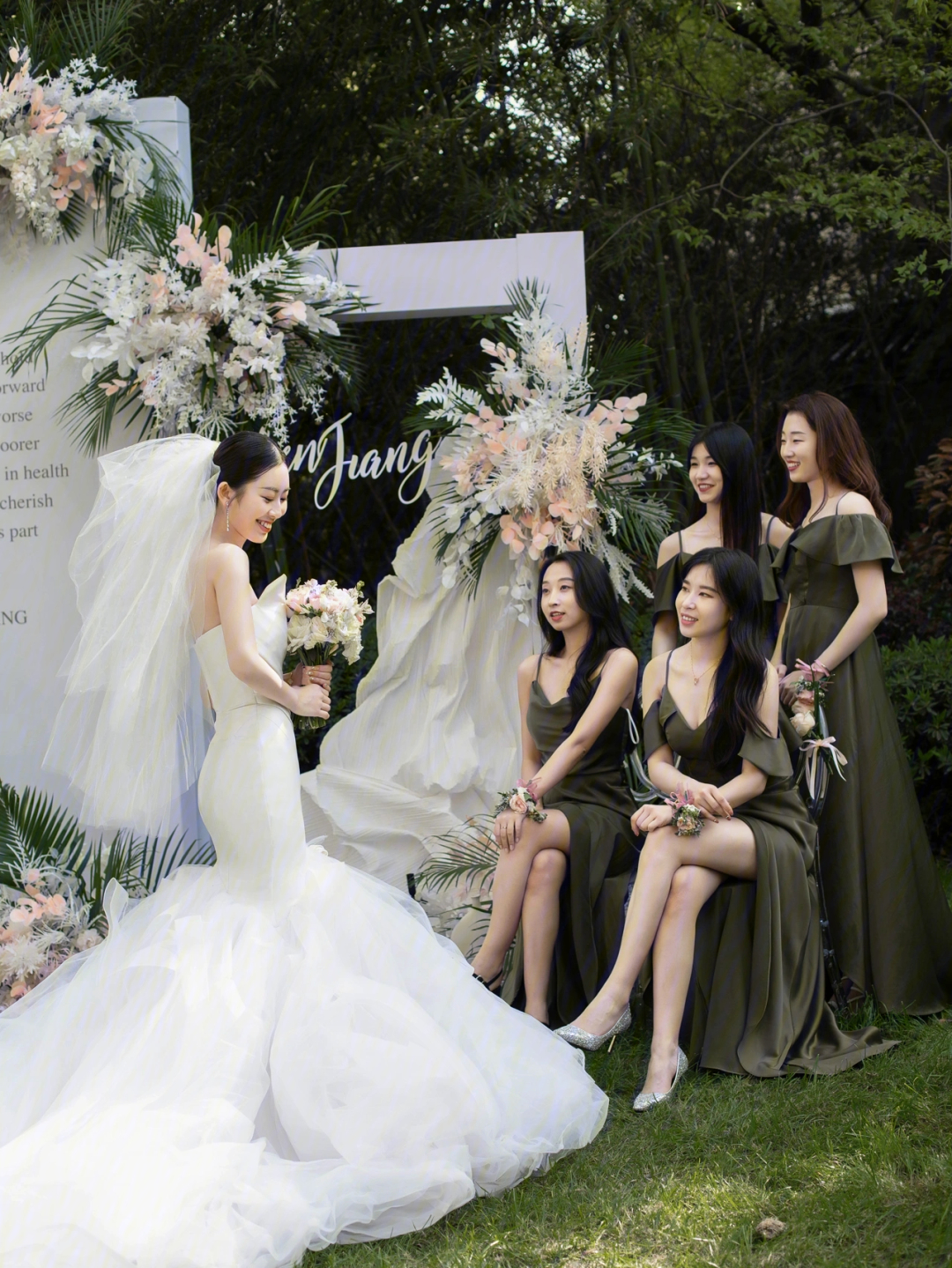 梅爱芳结婚伴娘照片图片