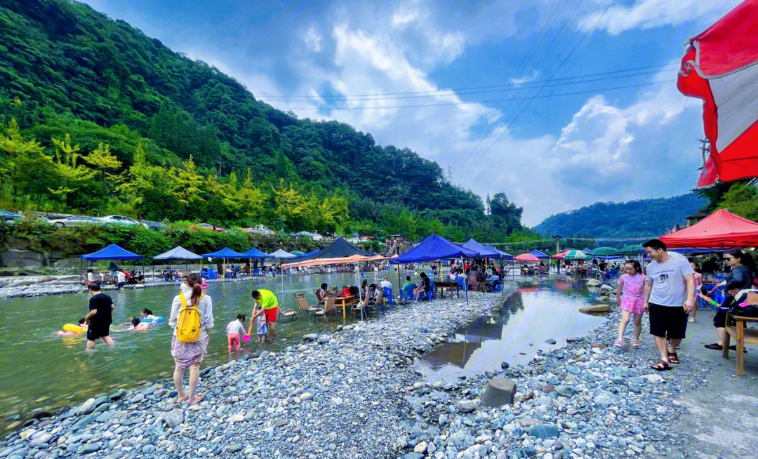 都江堰杨柳坪耍水图片图片