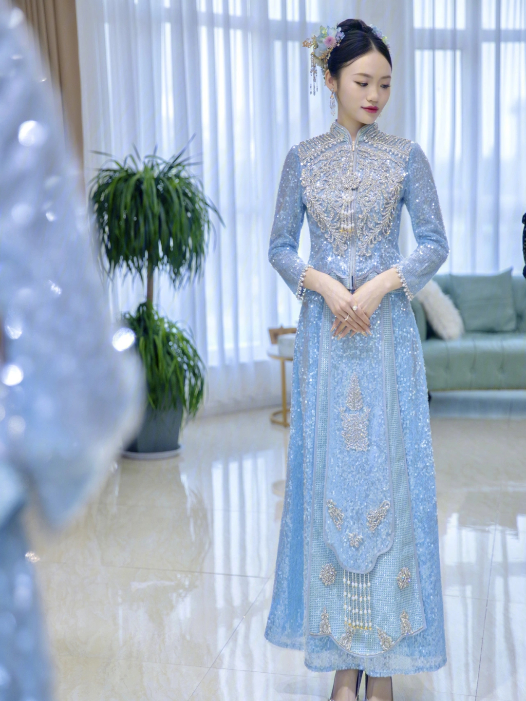 蓝色秀禾服婚纱照照片图片
