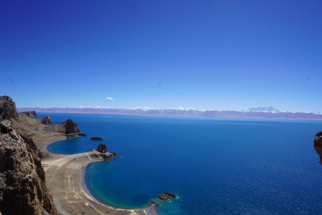 纳木措湖岸