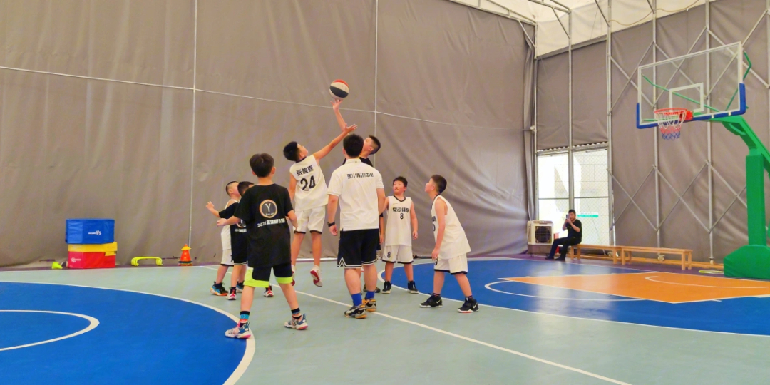棠动体育培训中心&永川青训中心和铜梁的篮球俱乐部进行友谊赛,相互