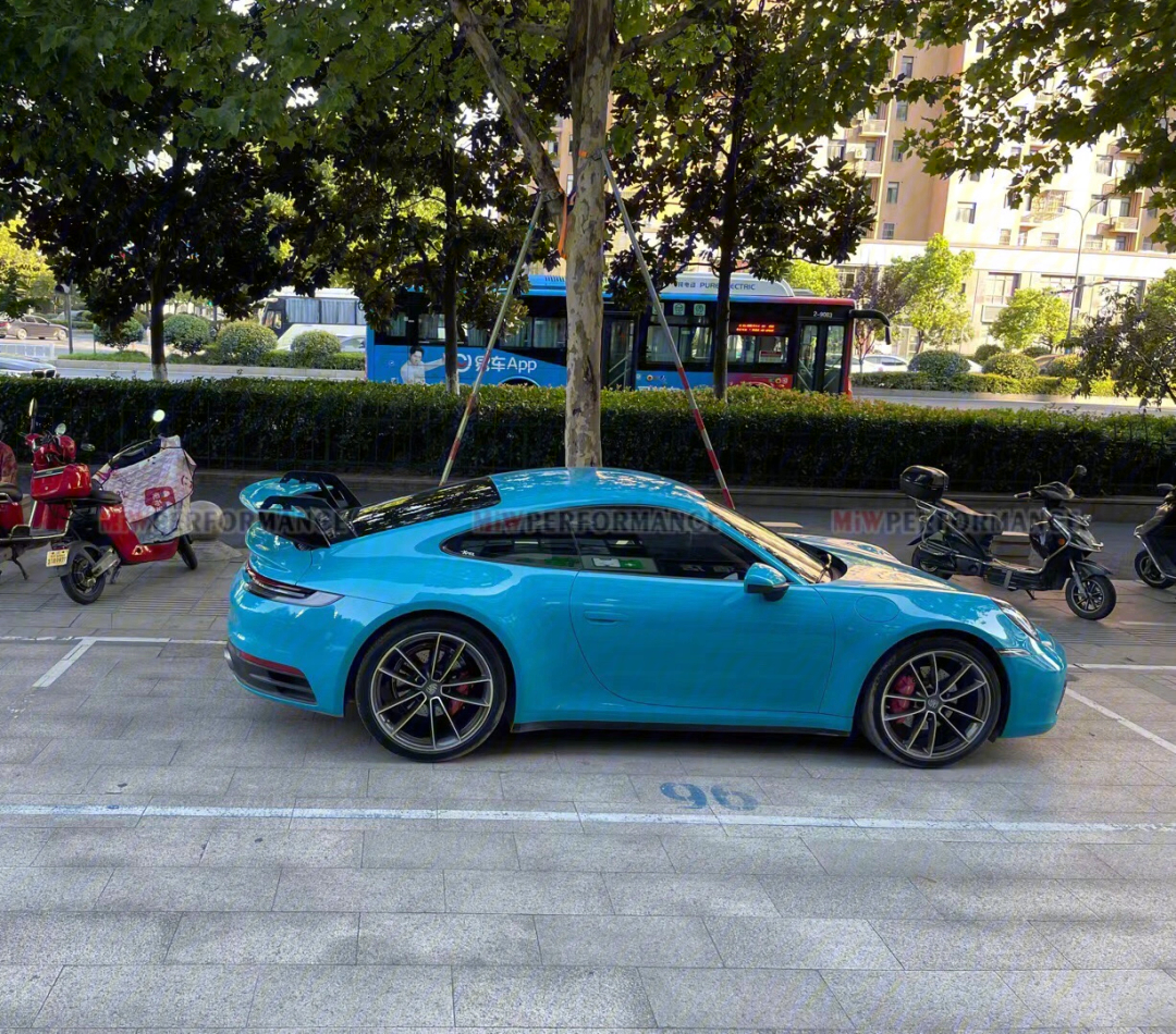 911保时捷992改装992gt3干碳尾翼包围