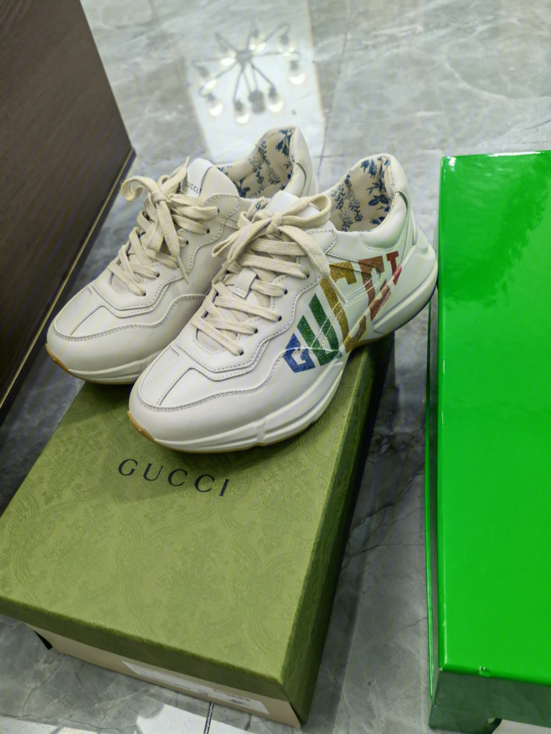Gucci绿色鞋带图片