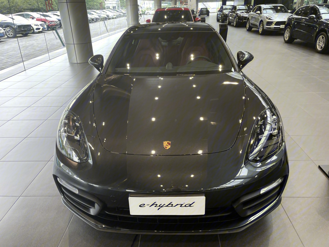 展厅现车火山灰panamera4hybrid