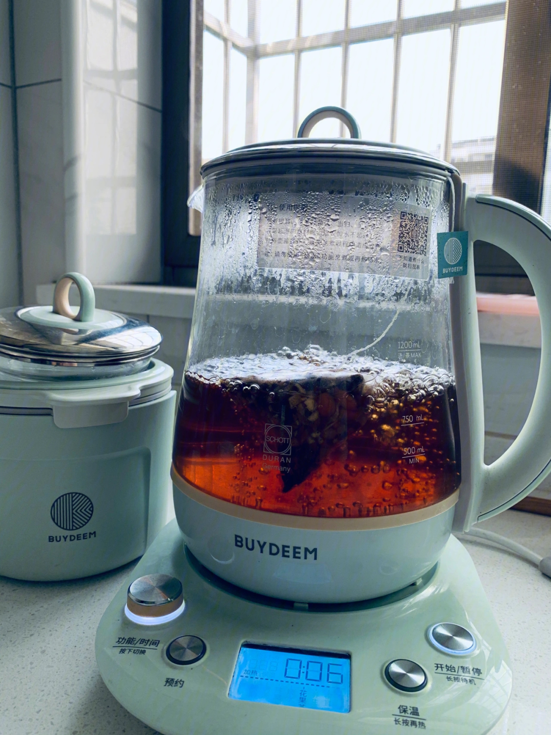 julia 北鼎养生壶,煮人参五宝茶,花茶模式煮上10分钟,甜丝丝的半壶水