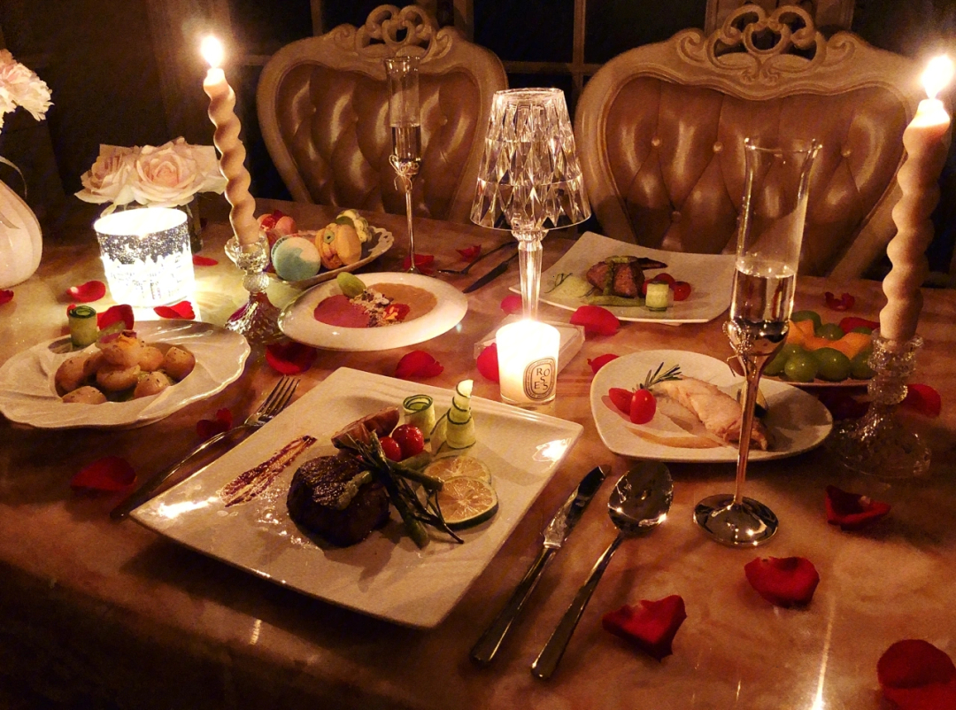 自制二人浪漫晚餐图片