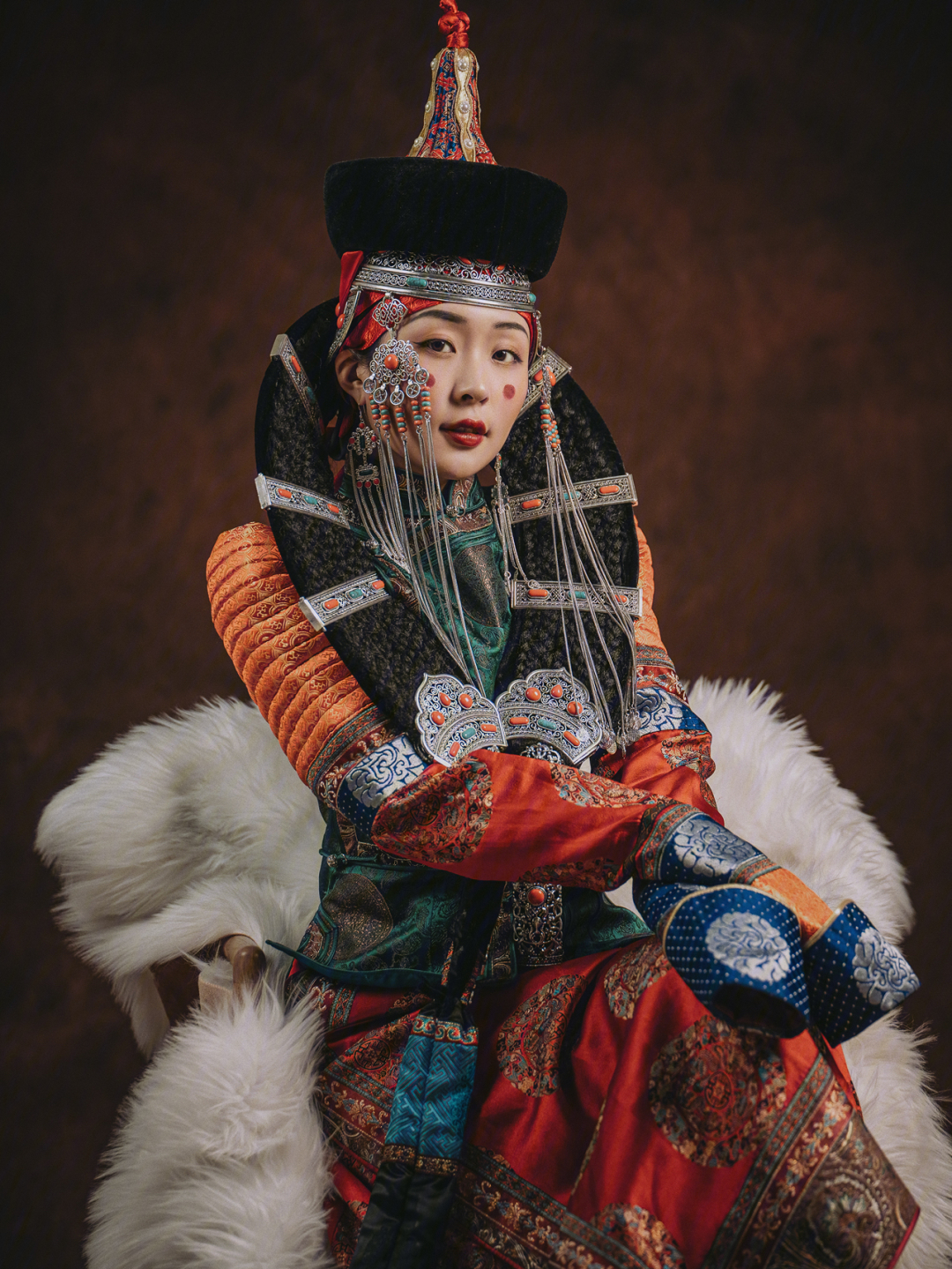 蒙古袍传统喀尔喀牛角帽蒙古族女性造型