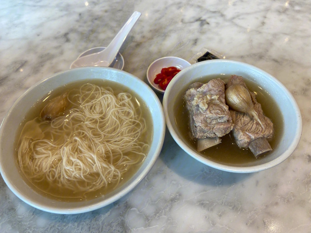 今日早午餐肉骨茶面线