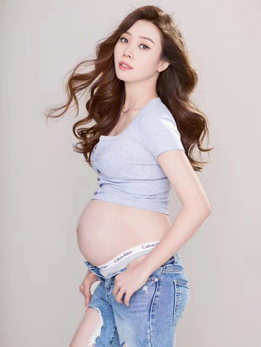 安以轩怀孕照图片