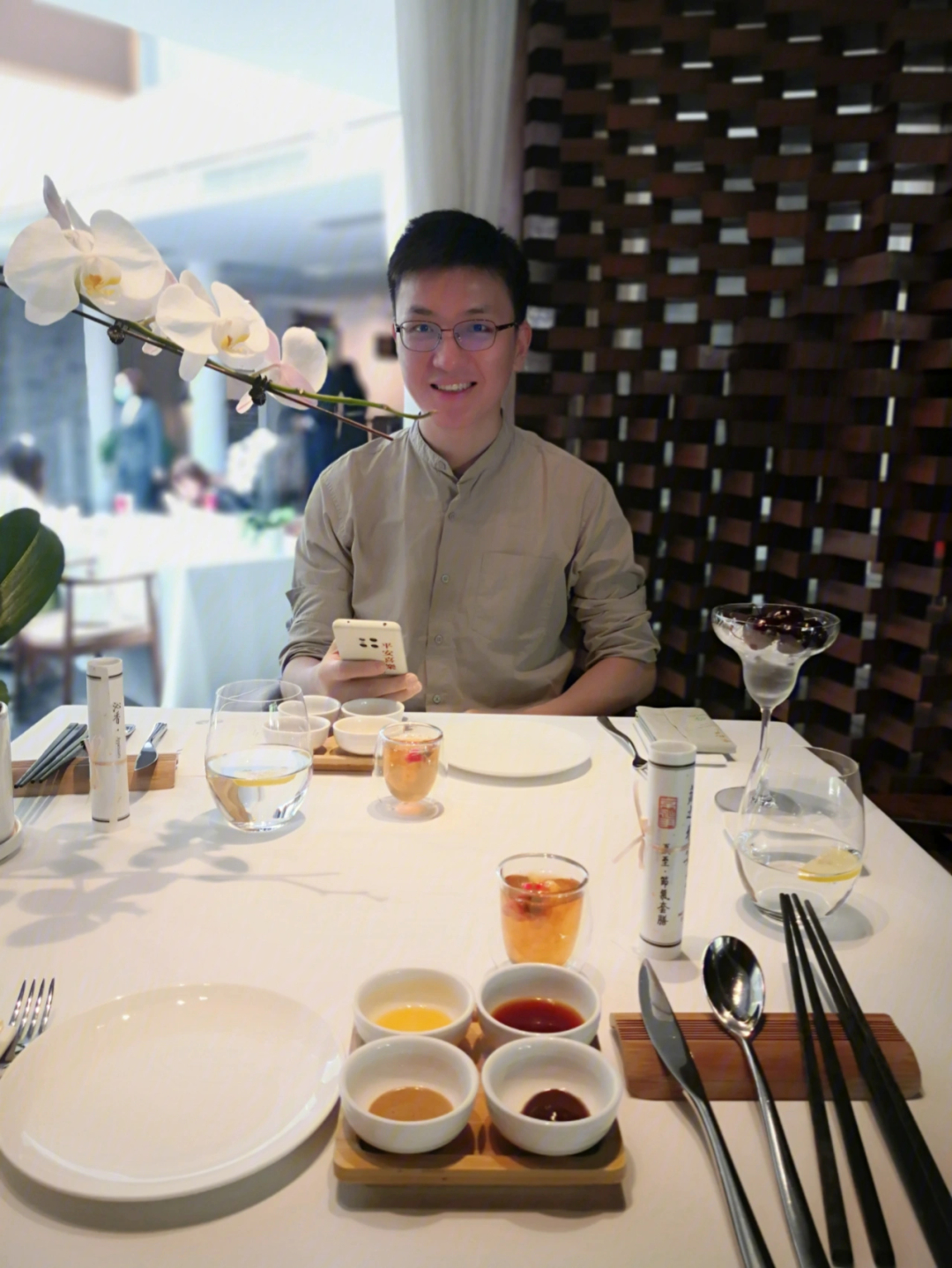 京兆尹素食餐厅老板图片