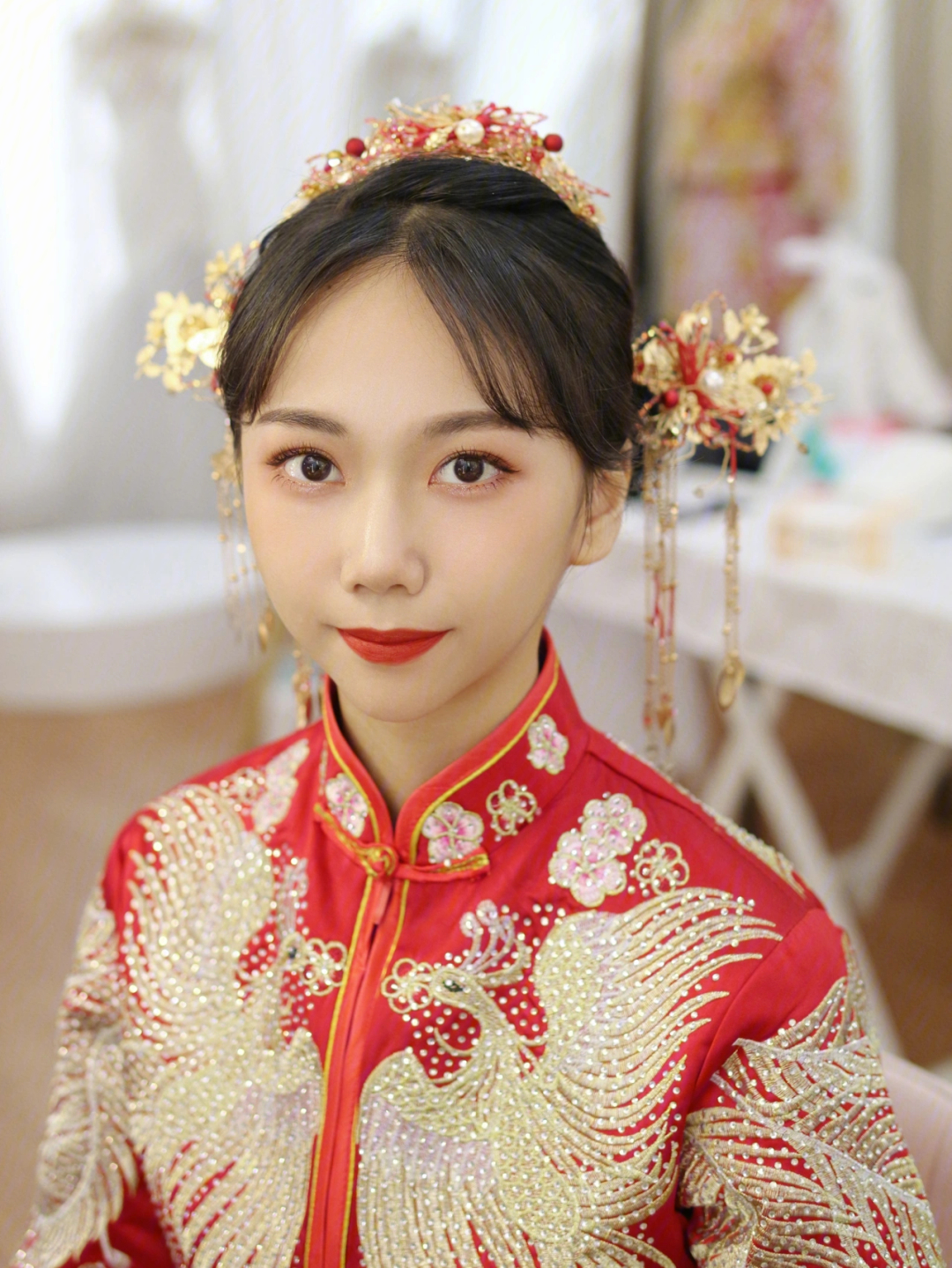 中式新娘造型赫本包中式新娘发型,整体造型更加立体又不缺可爱～化妆