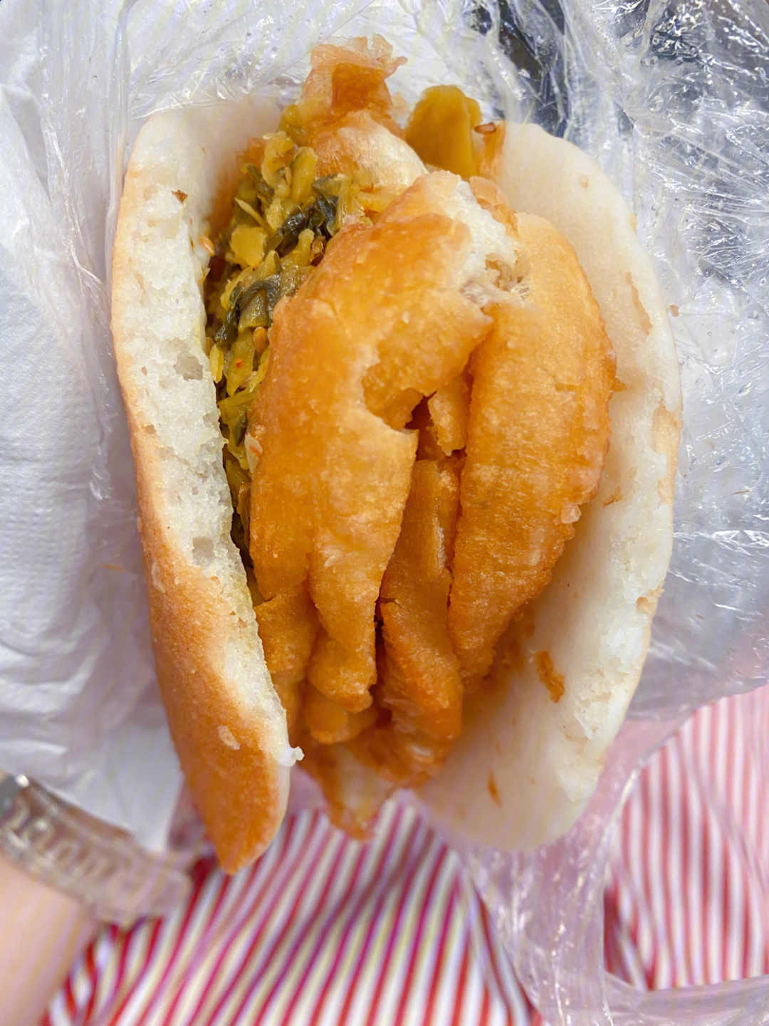 米饭饼包油条图片