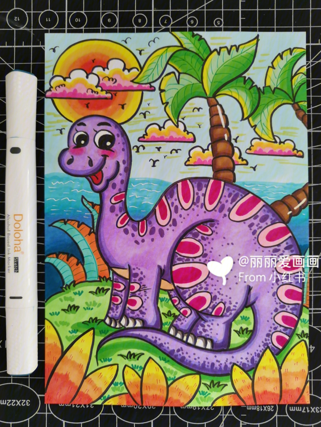 儿童画可爱的恐龙马克笔涂色附线稿