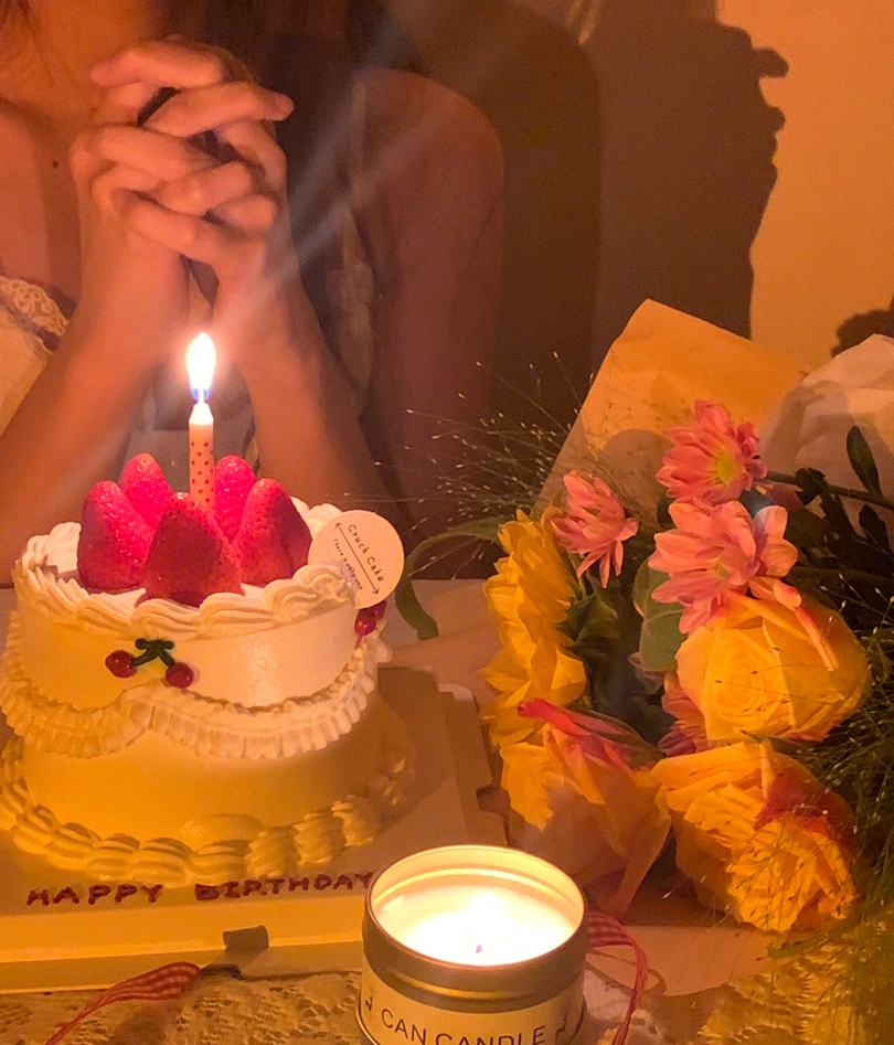生日蛋糕真实夜晚图片