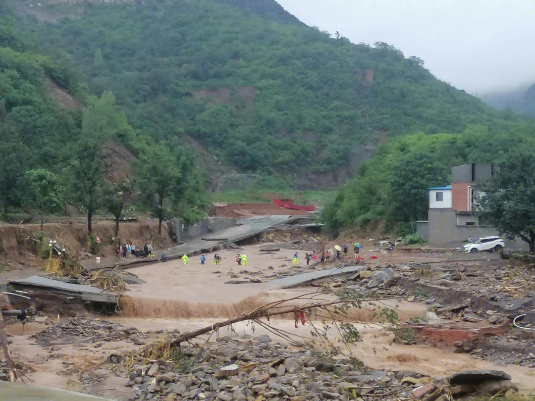 暴雨大逃生记录亲身经历山洪爆发