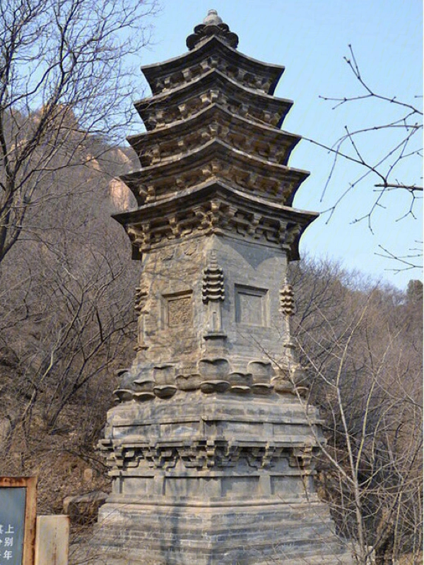 玲珑塔—为金末元初某禅师灵塔,约建于元中统年间(1260—1264.