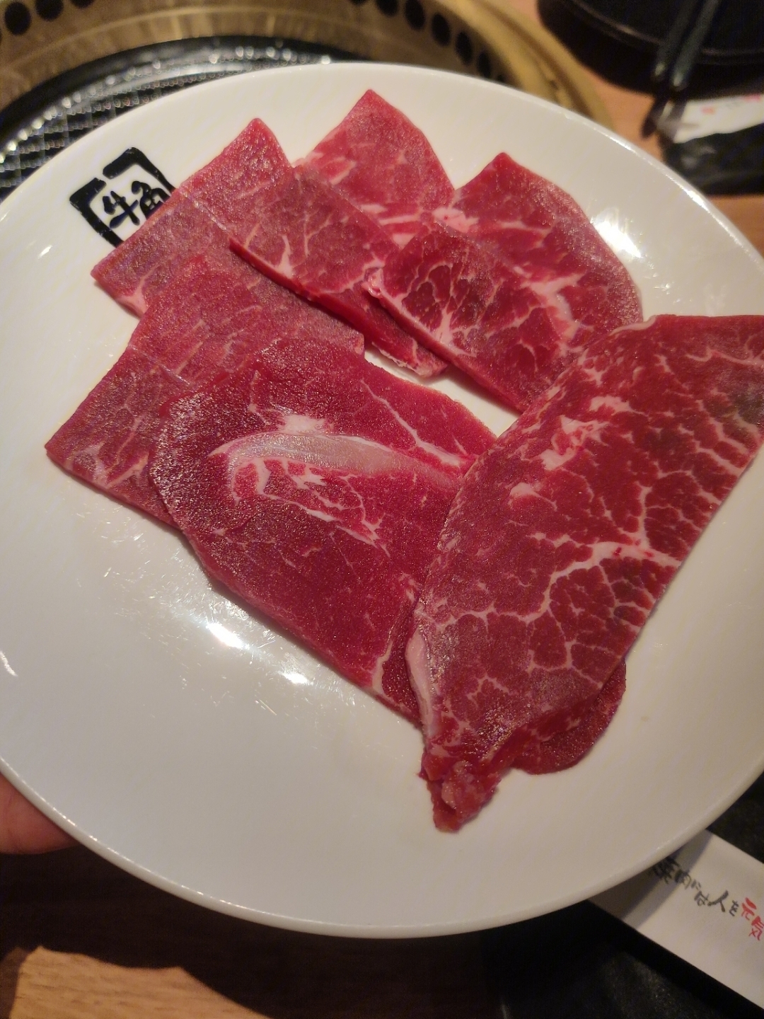 [呲牙]吃牛角觉得肉算是日式烧肉品质很不错的了,不会输那些人均300的