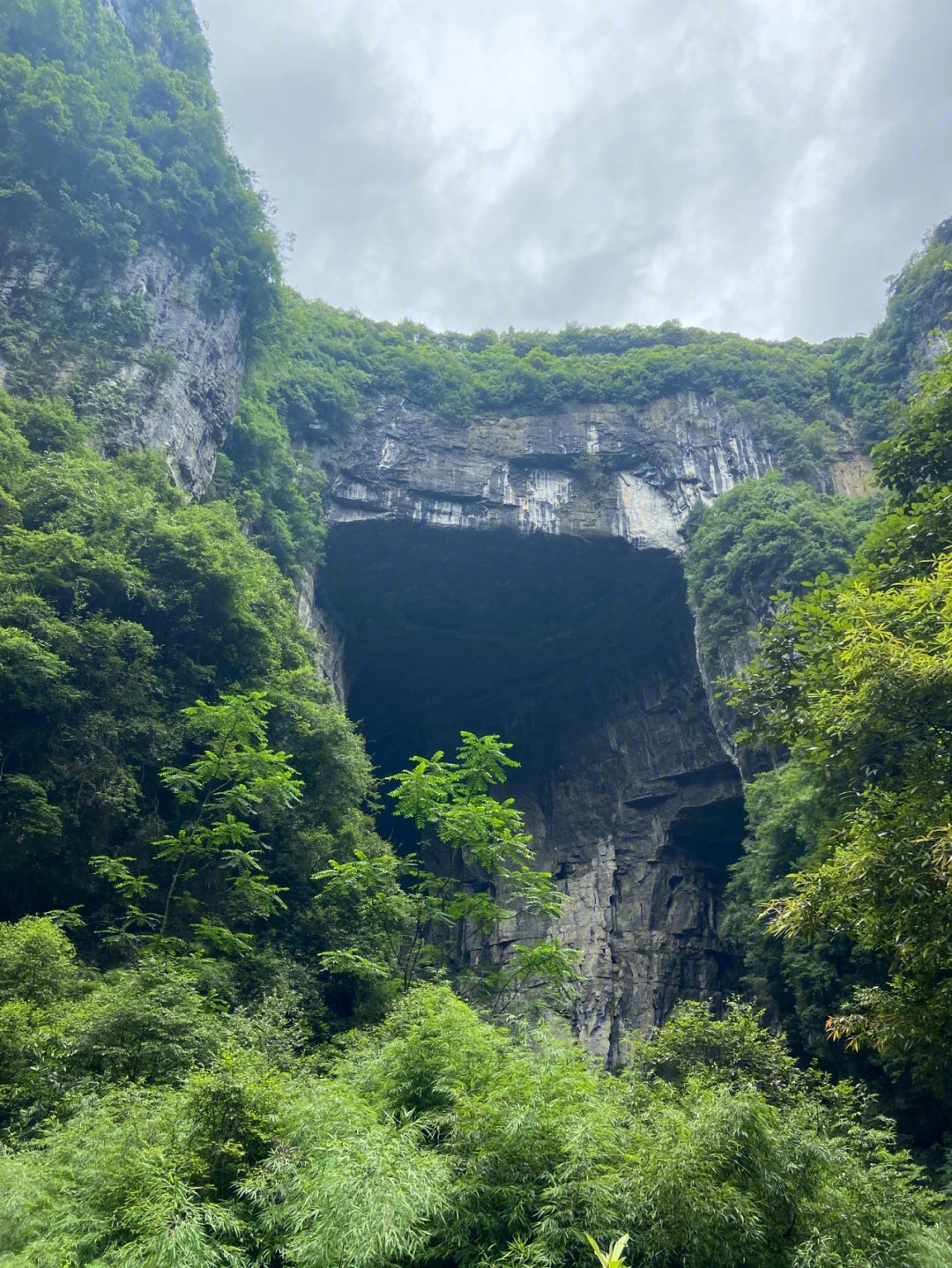 乘火车-武隆火车站,换乘巴士06-仙女山镇,游玩天坑地缝景区-乘大巴