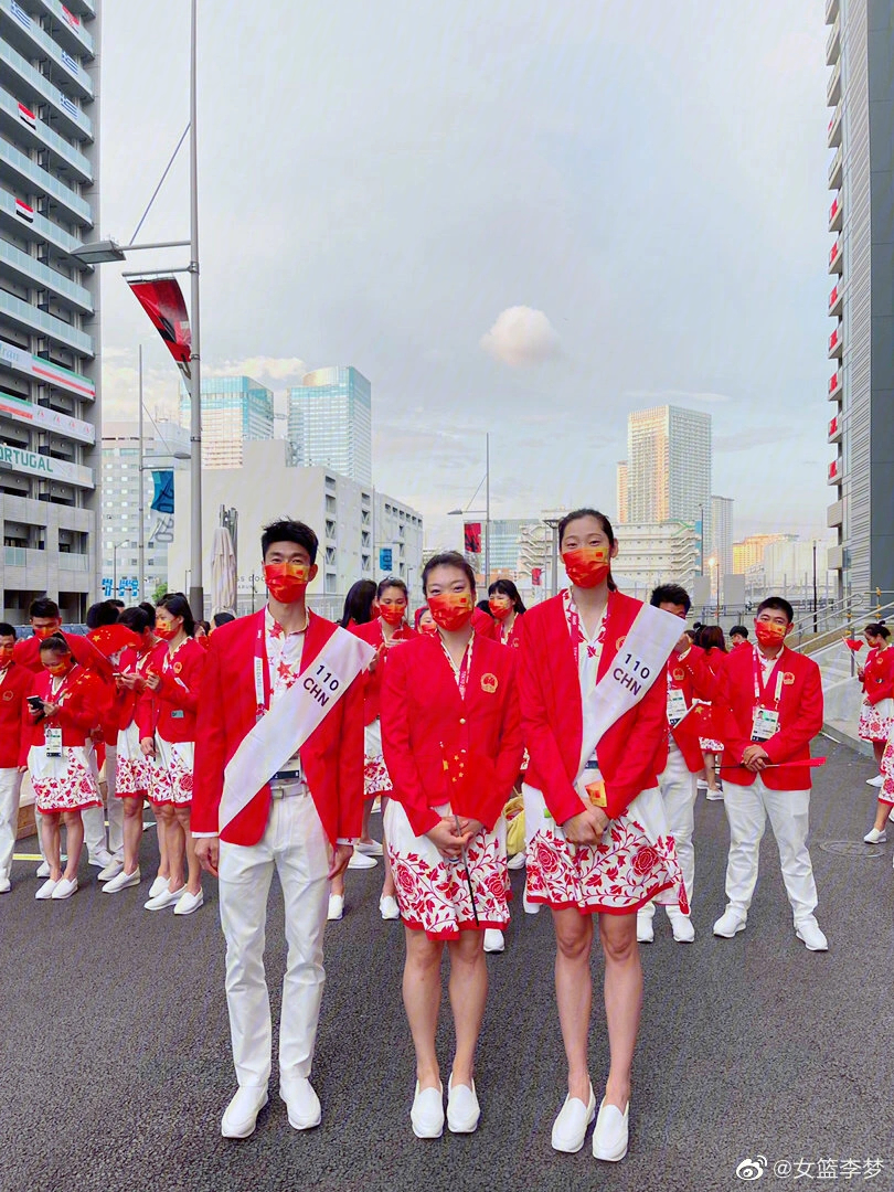 东京奥运开幕式中国队的中国红太帅气了