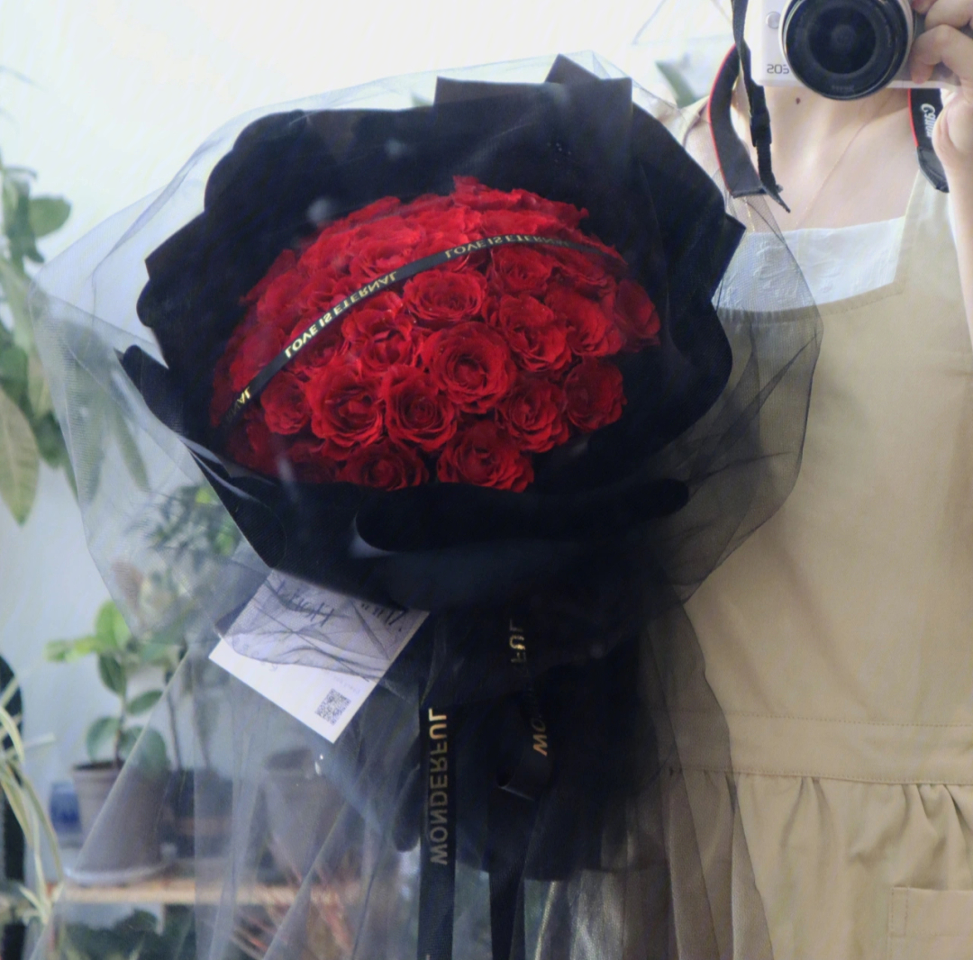 33朵玫瑰黑纱包装图解图片