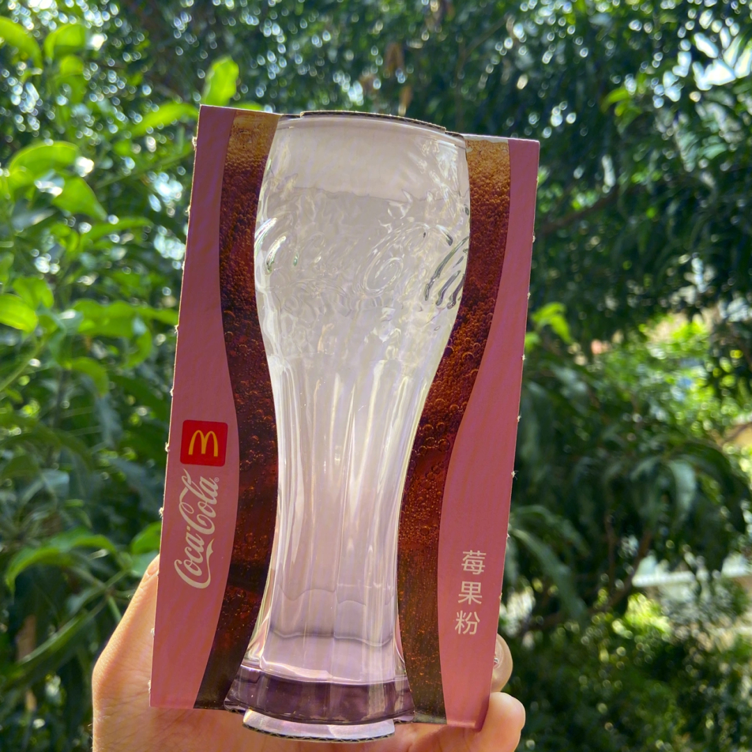 莓果粉麦当劳可乐杯