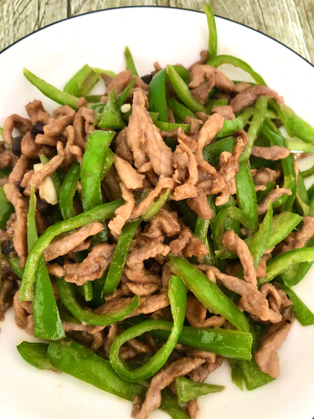 青椒肉丝味道非常正宗,鲜嫩多汁的瘦肉,伴着丝丝辣味的青椒丝一口下去