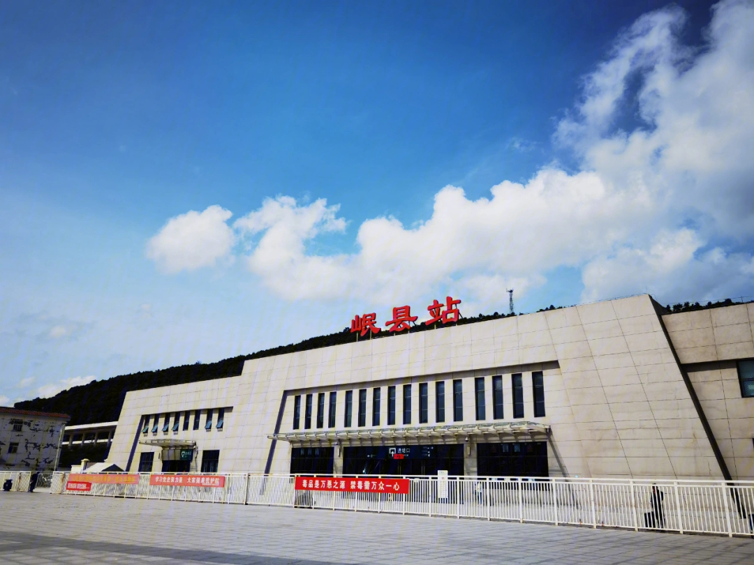 岷县新车站对面巷子里图片