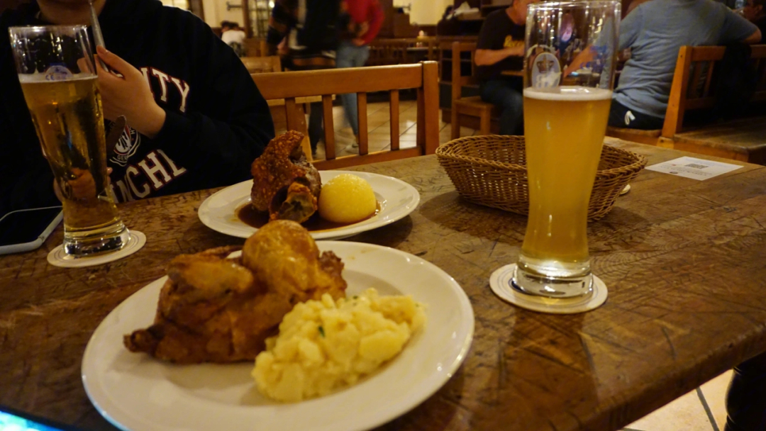 慕尼黑皇家宫廷啤酒屋真的很德国