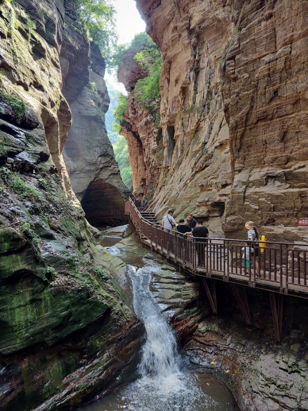 龙潭大峡谷在哪里图片