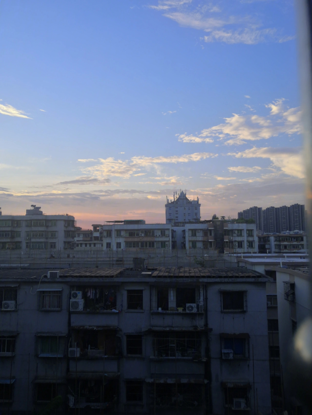 窗外的夕阳