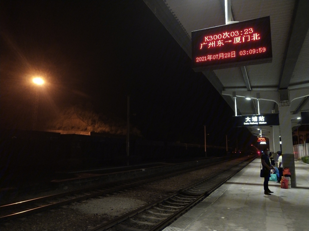 天水火车站 夜间图片