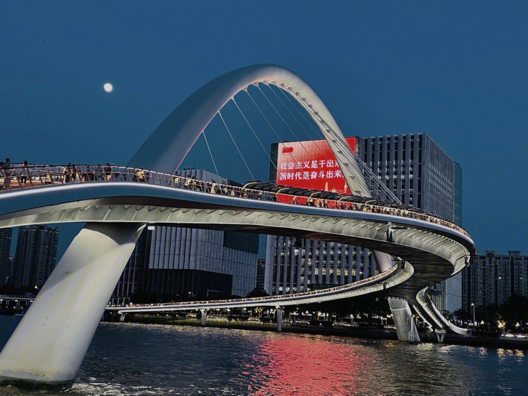 珠江人行景观桥图片