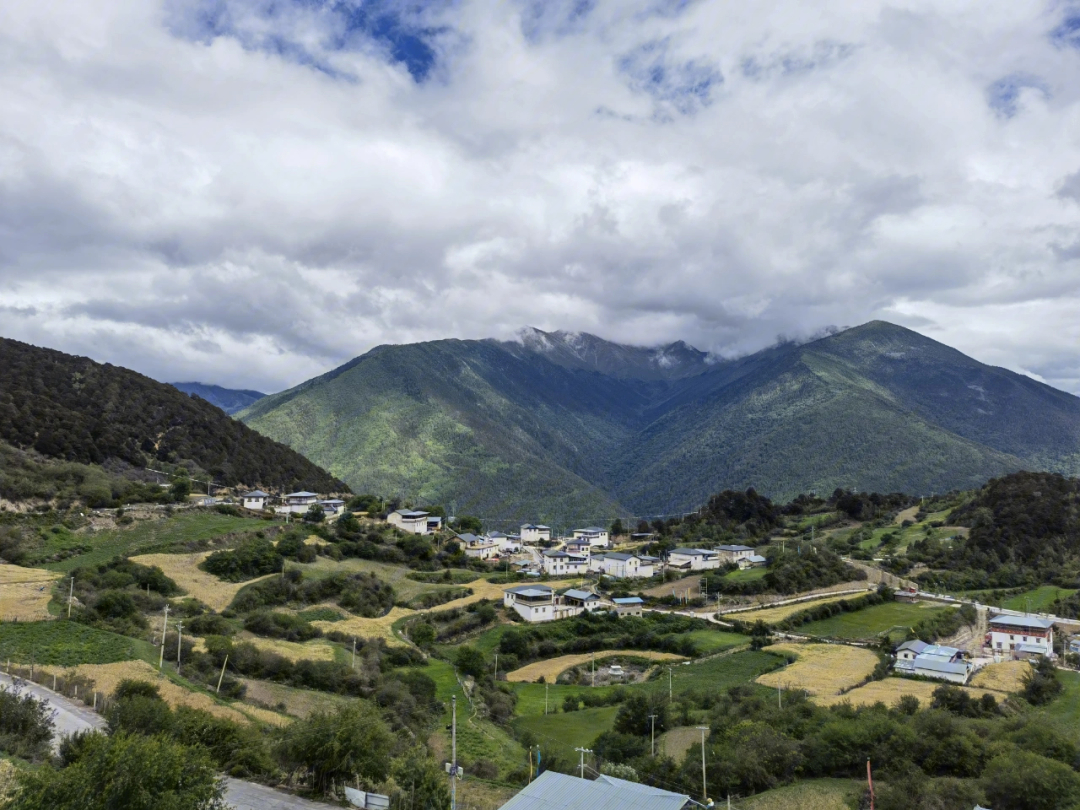 梅里雪山各峰名称图注图片