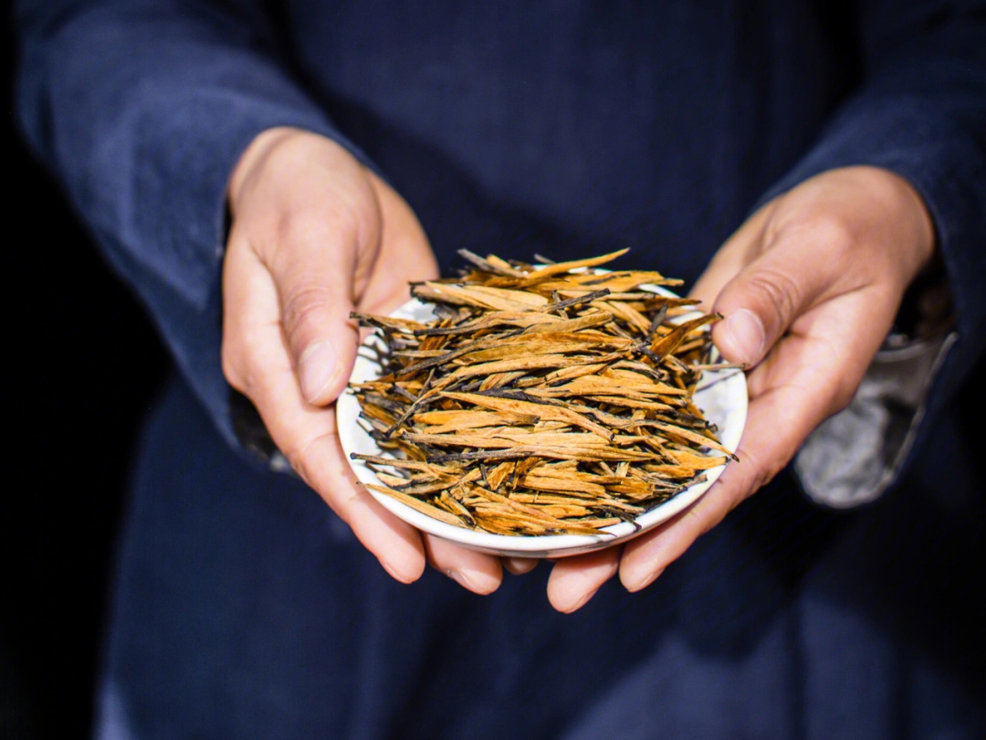 大金针是滇红茶中的一个较新品种,云南茶人在大宗滇红工夫茶工艺的