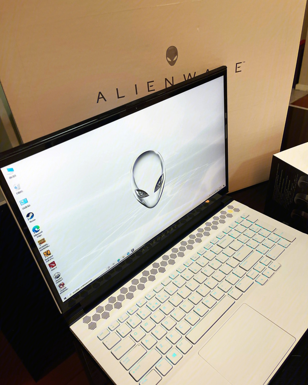 alienware外星人电脑笔记本vs台式