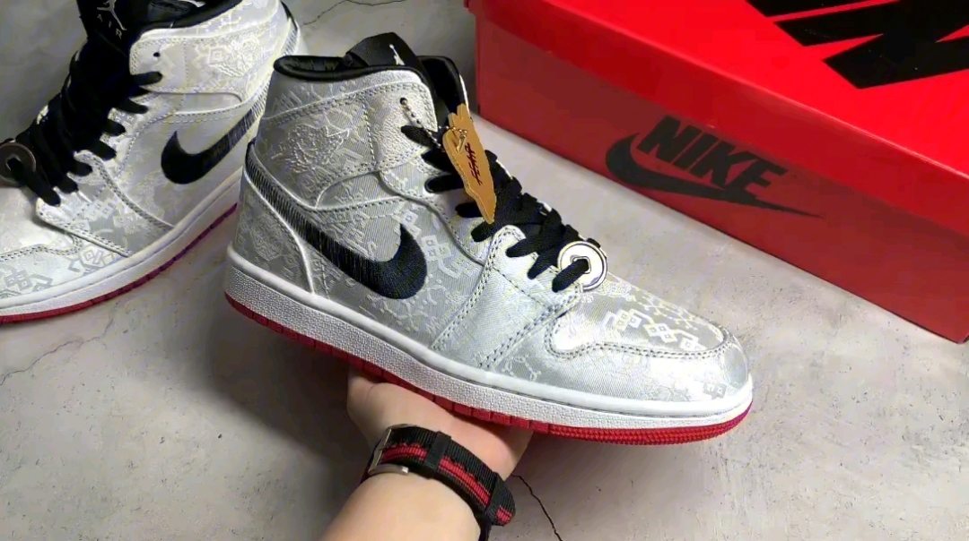 aj1白丝绸鞋盒图片图片