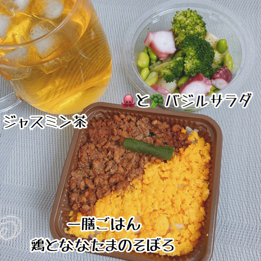 7915一膳ごはん 鶏とななたまのそぼろ肉馅鸡蛋末盖饭,简单粗暴