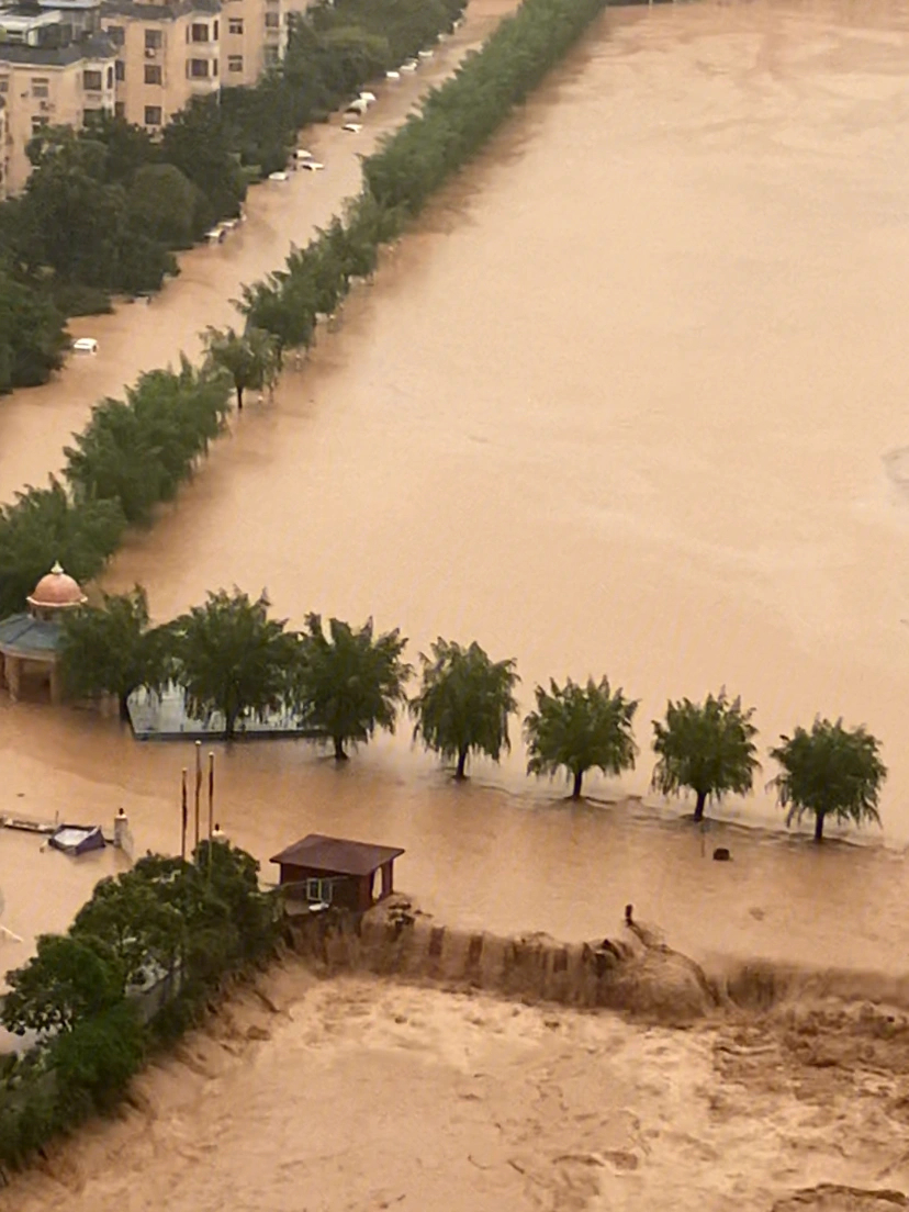 洪水退去后的郑州