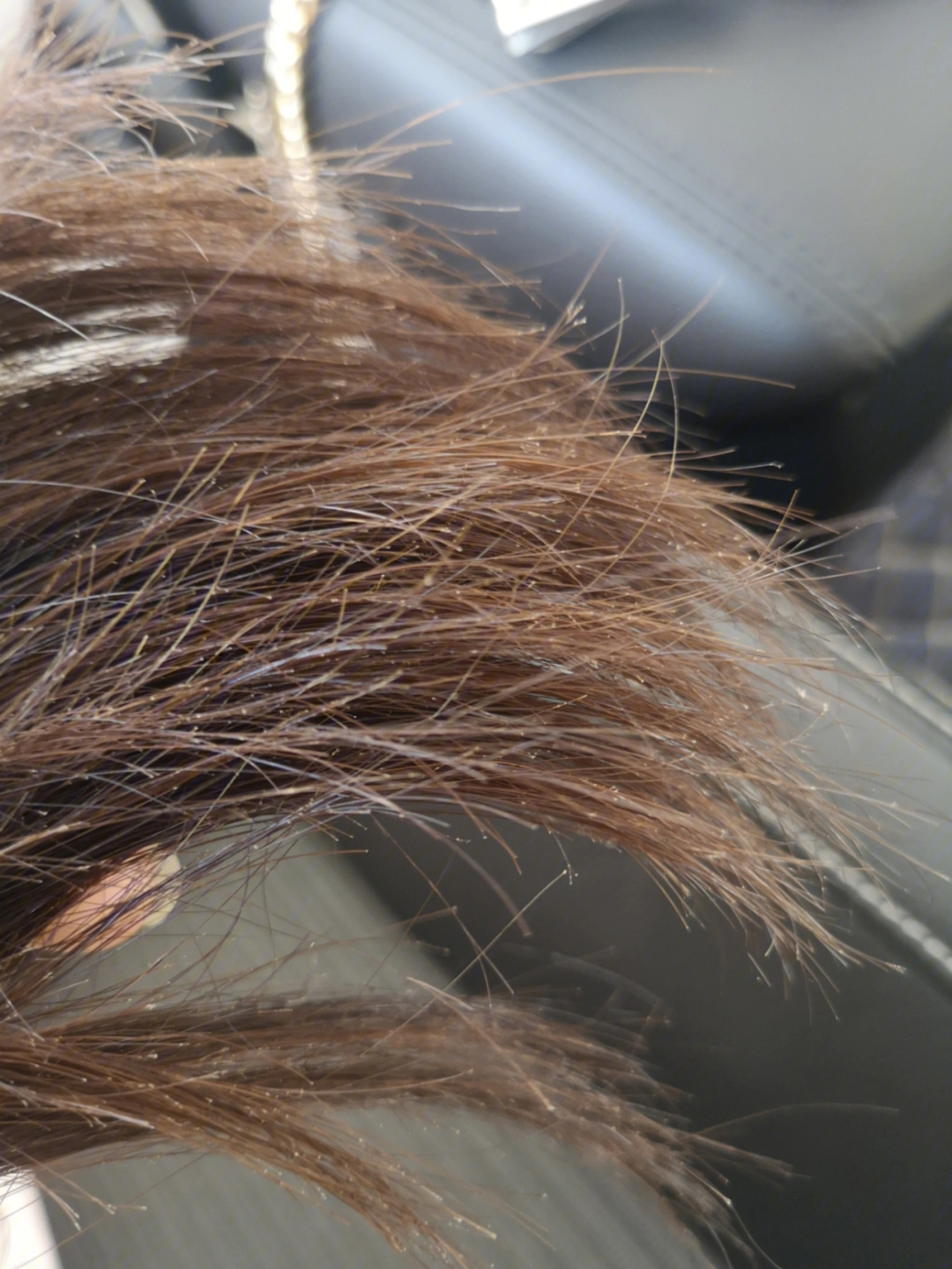 姐妹们,头发长年干枯发黄分叉,像稻草一样是不是没救了