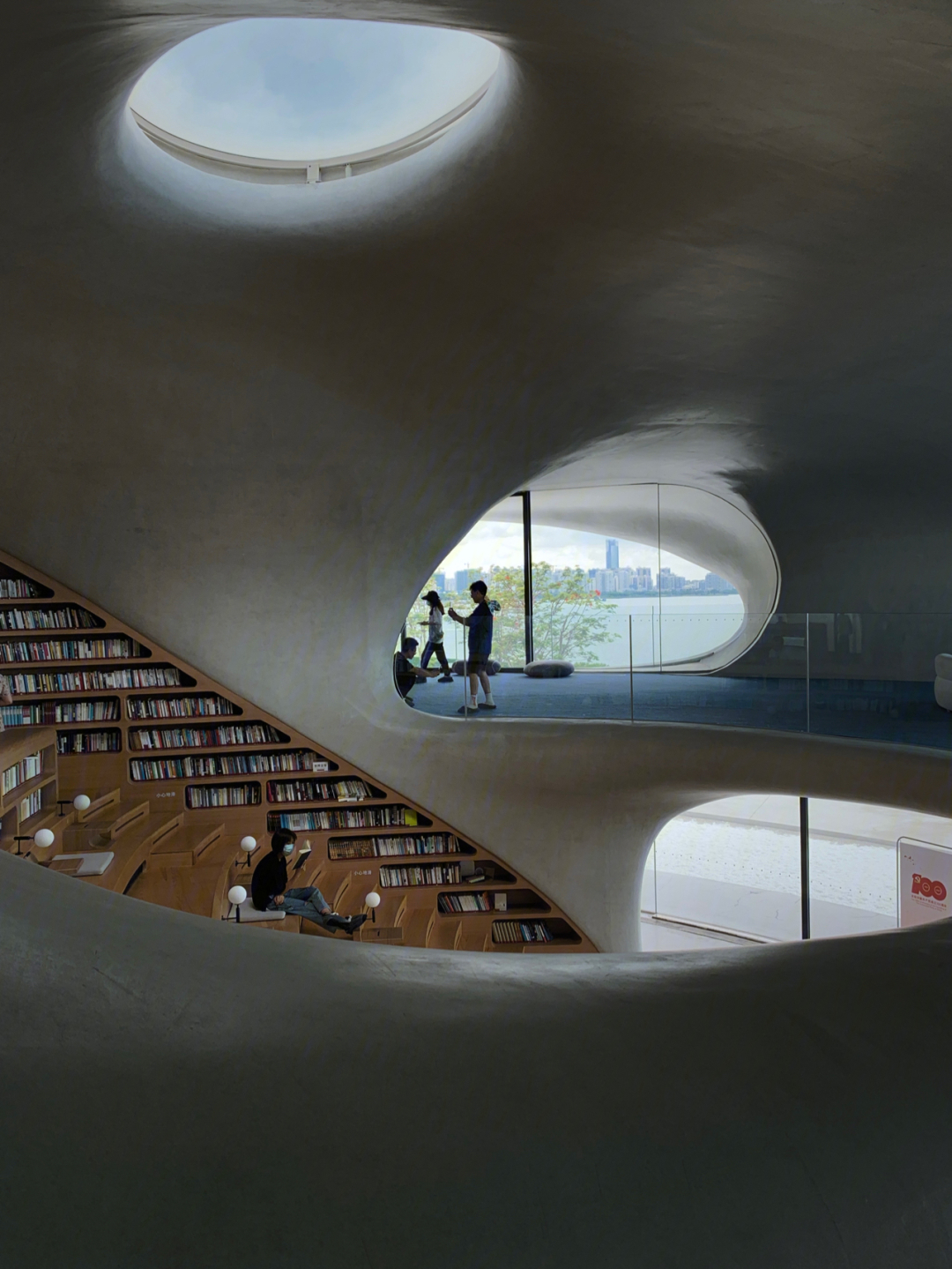海口云洞图书馆可以躺着阅读的地方