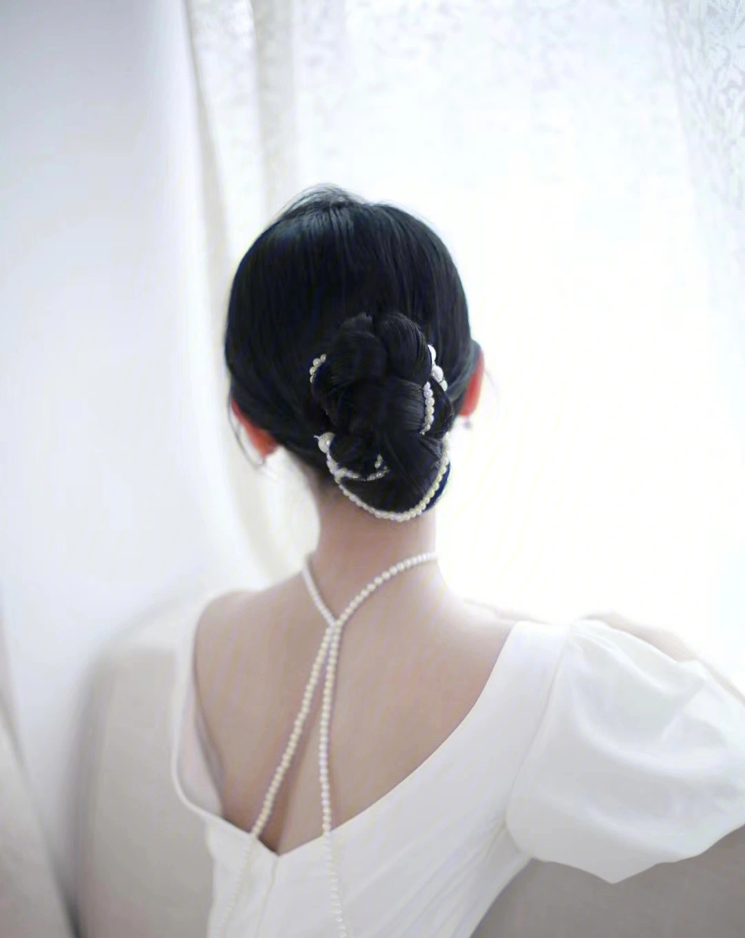 什么神仙颜值新娘9669♀15也太美了吧,配上最近流行的珍珠盘发