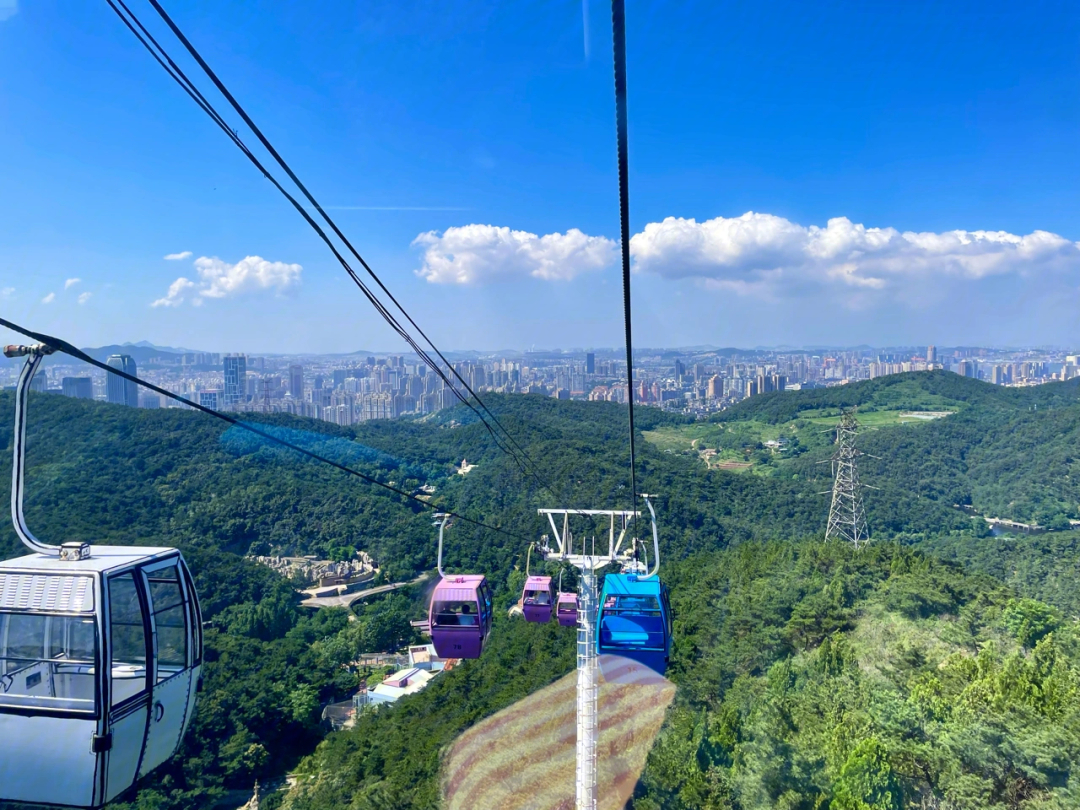 海达索道07风景超好,可以买到莲花台的往返票(10090,建议秋天去