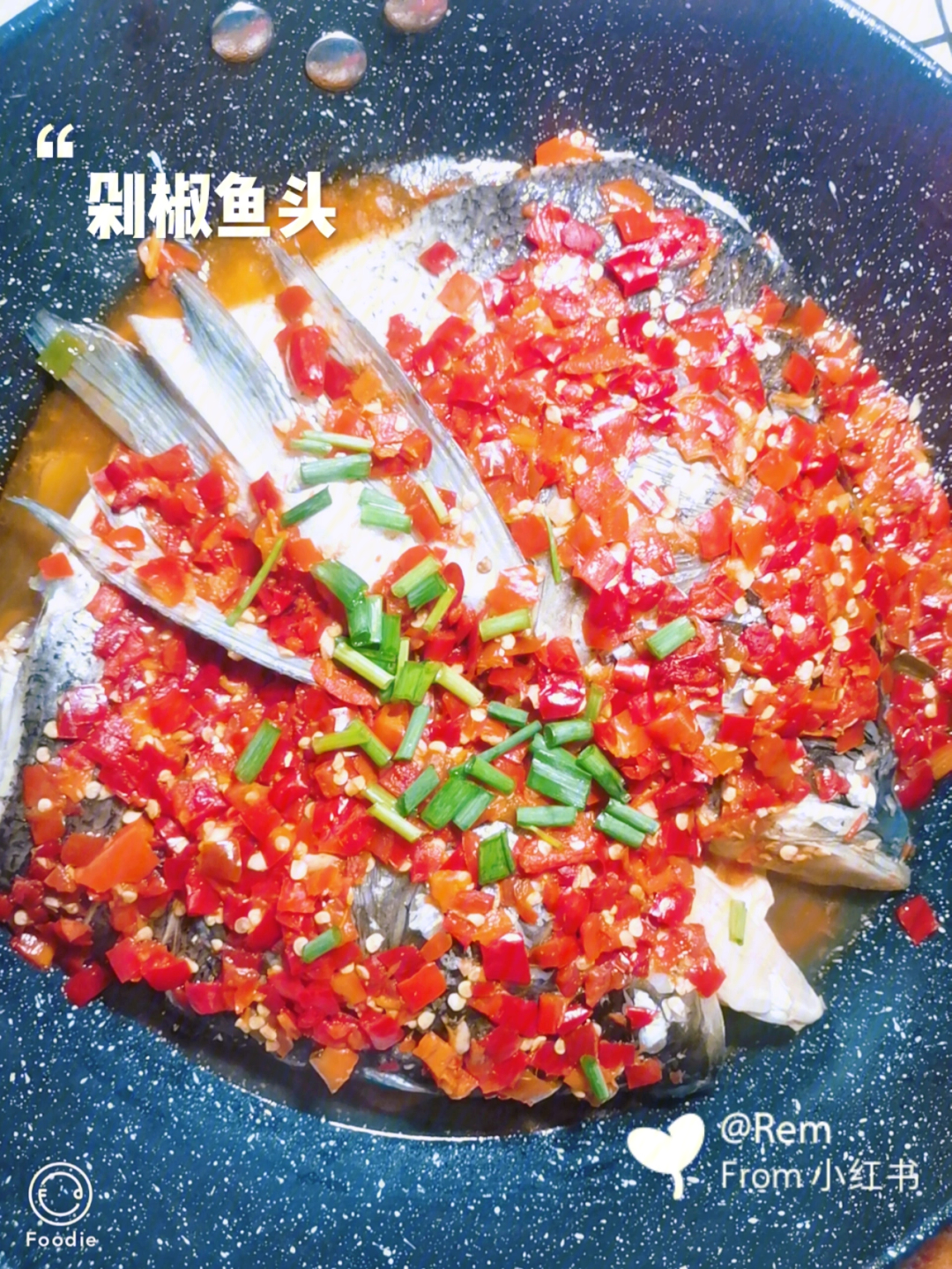 剁椒鱼头做法食材花鲢鱼头,剁椒,老豆腐,金针菇,生姜,葱,啤酒,生抽