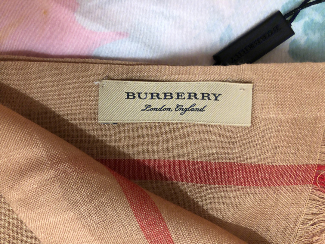 burberry围巾真假图片